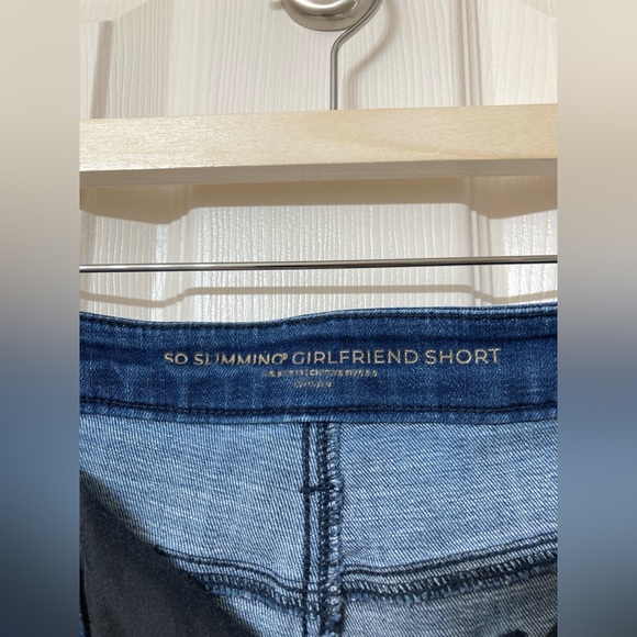 Chico’s 3.5 So Slimming Girlfriend Jean Shorts 18 Summer Bermuda Denim Jorts - Picture 2 of 10